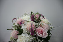 Cargar imagen en el visor de la galería, Elegant Blush Arrangement