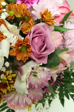 Load image into Gallery viewer, Seasonal Mix Arrangement