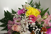 Load image into Gallery viewer, Seasonal Mix Arrangement