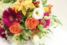 Load image into Gallery viewer, Norma's Smile and Shine Bouquet