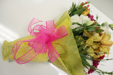 Load image into Gallery viewer, Norma's Smile and Shine Bouquet