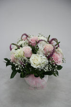 Cargar imagen en el visor de la galería, Elegant Blush Arrangement
