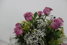 Cargar imagen en el visor de la galería, Purple Rose Vase Arrangement
