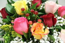 Load image into Gallery viewer, Mixed Rose Bouquet
