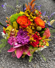 Load image into Gallery viewer, Norma&#39;s Hello Fall Arrangement 
