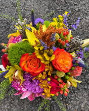 Cargar imagen en el visor de la galería, Norma&#39;s Hello Fall Arrangement 
