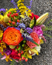 Cargar imagen en el visor de la galería, Norma&#39;s Hello Fall Arrangement 
