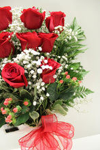 Cargar imagen en el visor de la galería, Norma&#39;s Red Rose Bouquet
