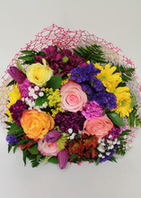 Cargar imagen en el visor de la galería, Norma&#39;s Spring Mix Bouquet

